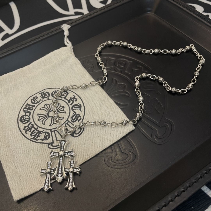 Ch*0me He**ts necklaces